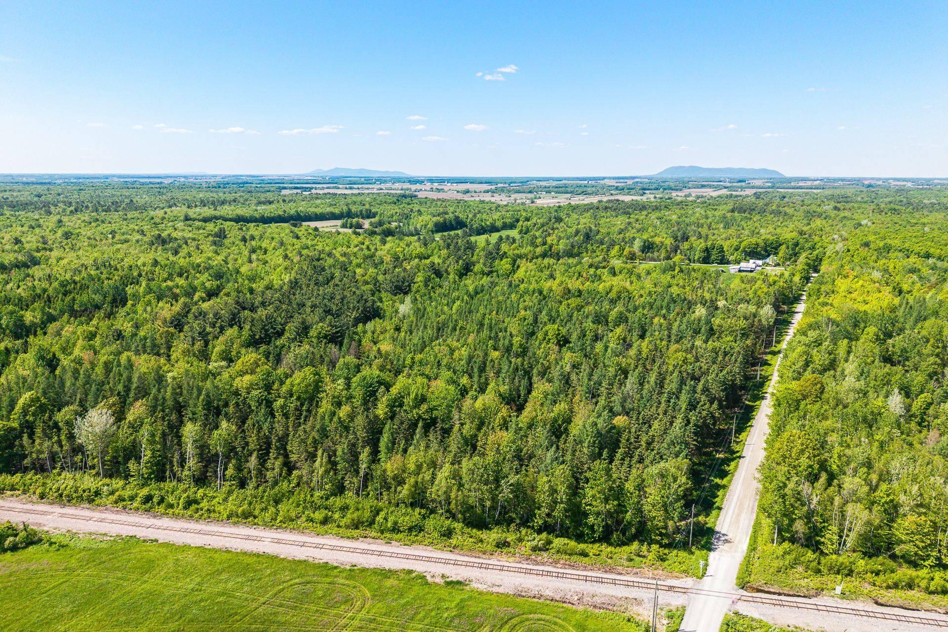 









120

 - 123


Ch. Lawrence

,
Brigham,




QC
J2K4Z8

