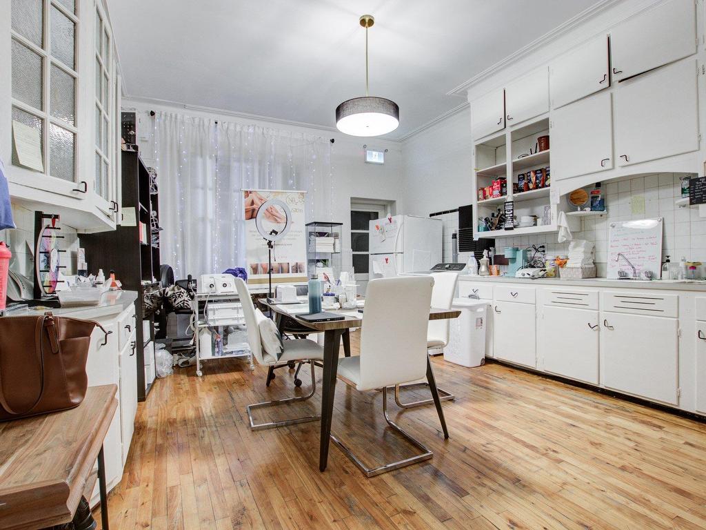 









47

 - 47A


Rue du Roi

,
Sorel-Tracy,




QC
J3P4M6


