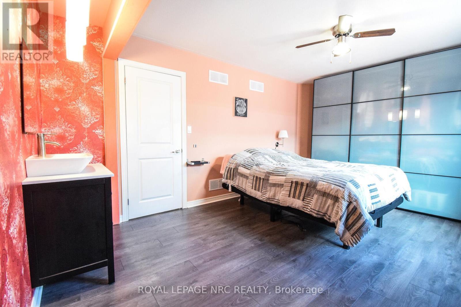 












210 CLASSIC AVENUE

,
Welland (Lincoln/Crowland),




Ontario
L3B0A4

