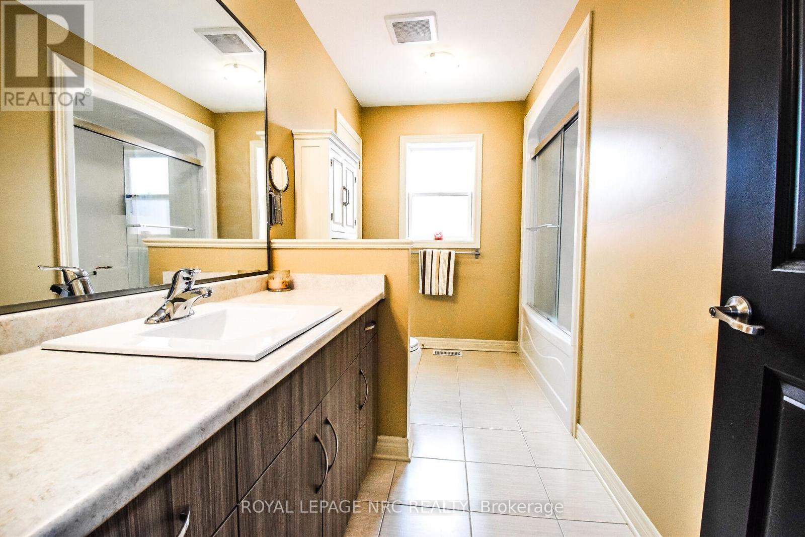 












210 CLASSIC AVENUE

,
Welland (Lincoln/Crowland),




Ontario
L3B0A4

