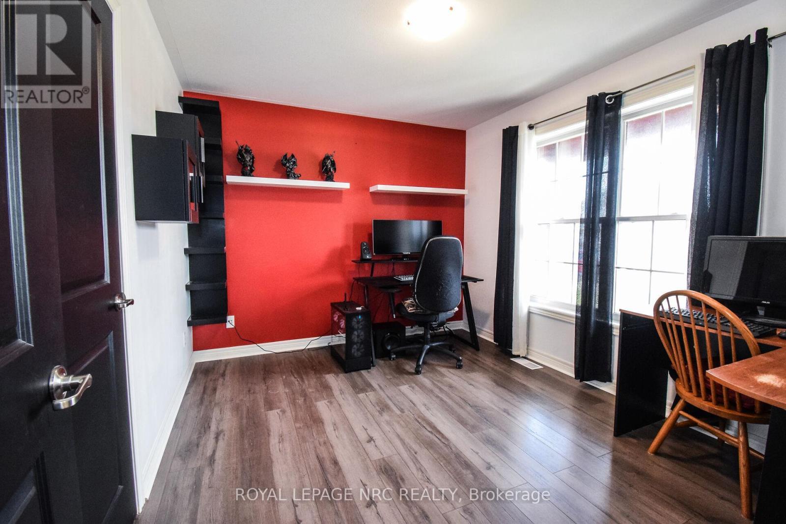 












210 CLASSIC AVENUE

,
Welland (Lincoln/Crowland),




Ontario
L3B0A4

