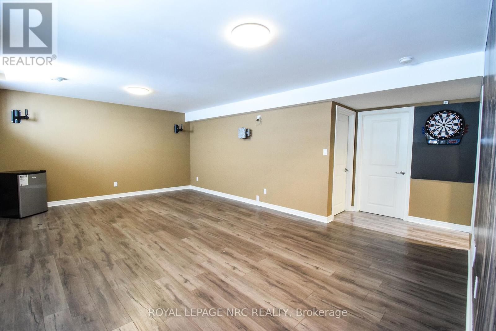 












210 CLASSIC AVENUE

,
Welland (Lincoln/Crowland),




Ontario
L3B0A4

