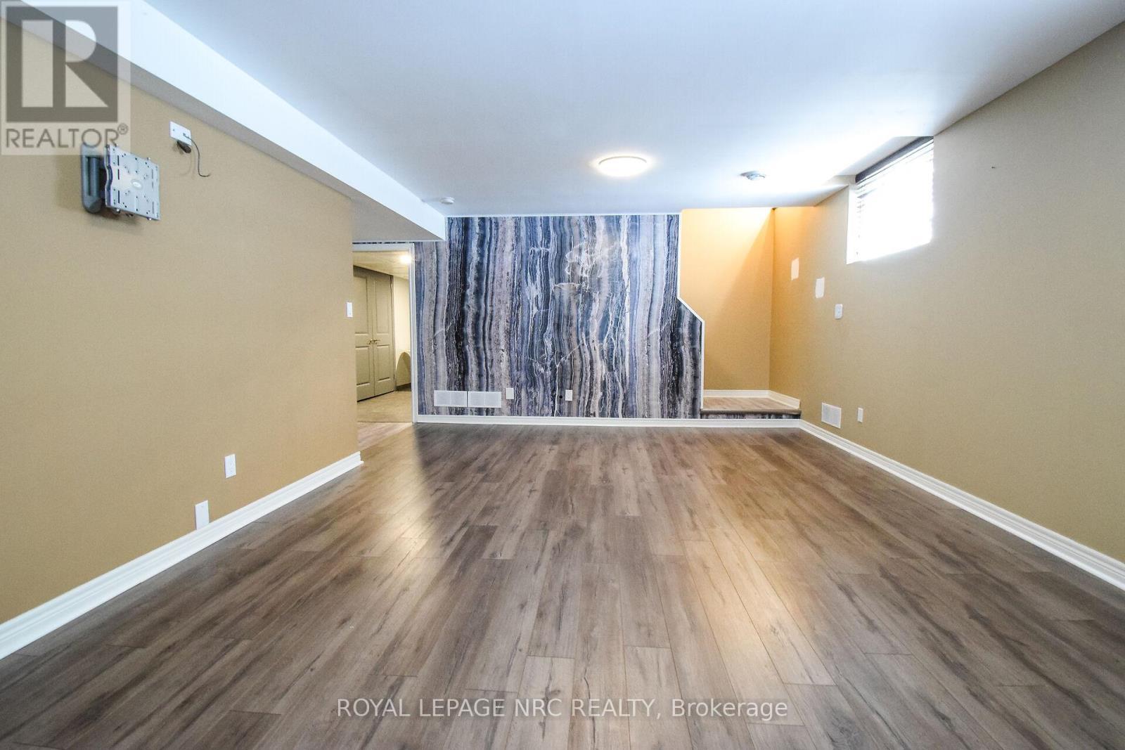 












210 CLASSIC AVENUE

,
Welland (Lincoln/Crowland),




Ontario
L3B0A4

