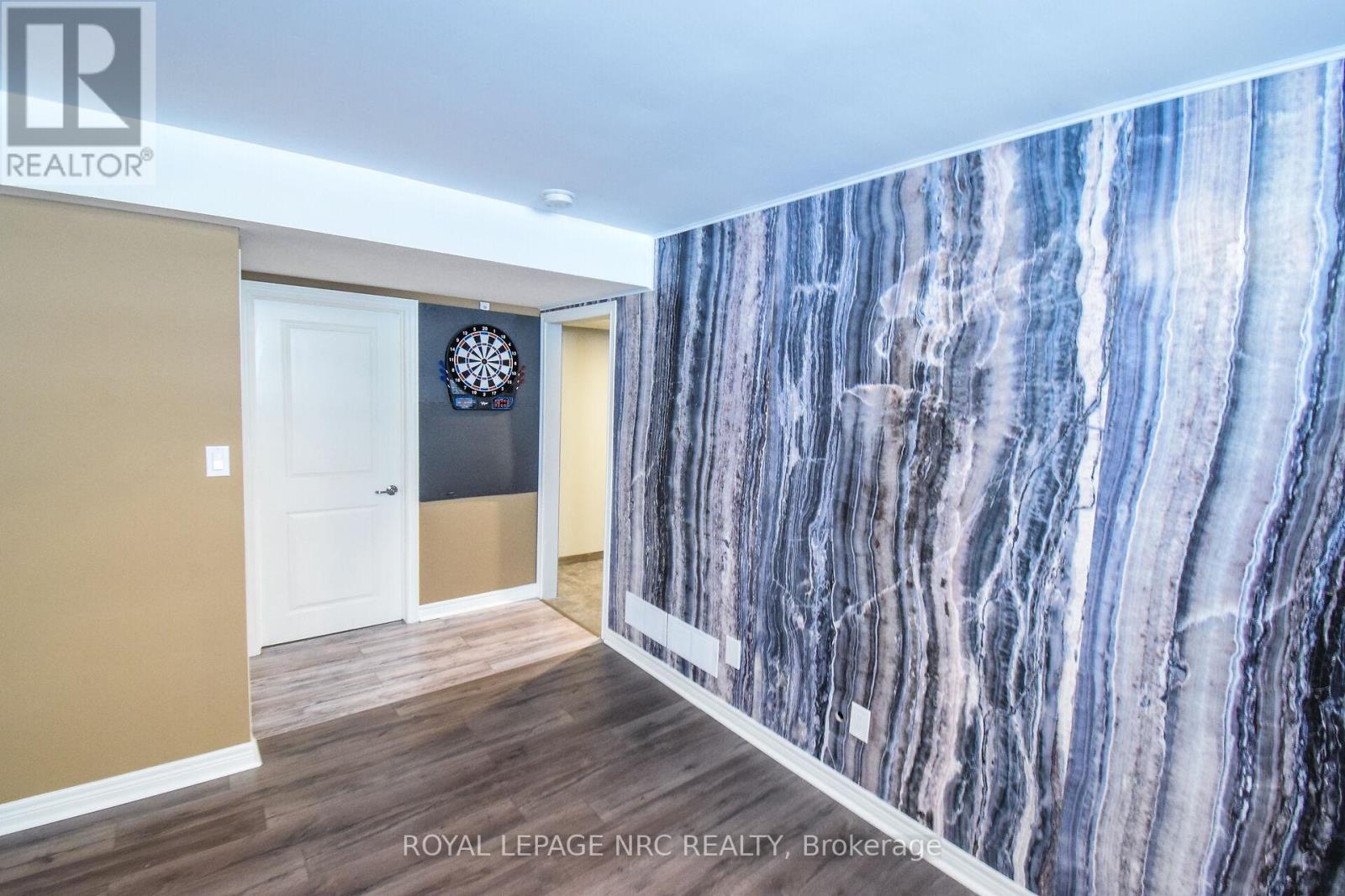 












210 CLASSIC AVENUE

,
Welland (Lincoln/Crowland),




Ontario
L3B0A4

