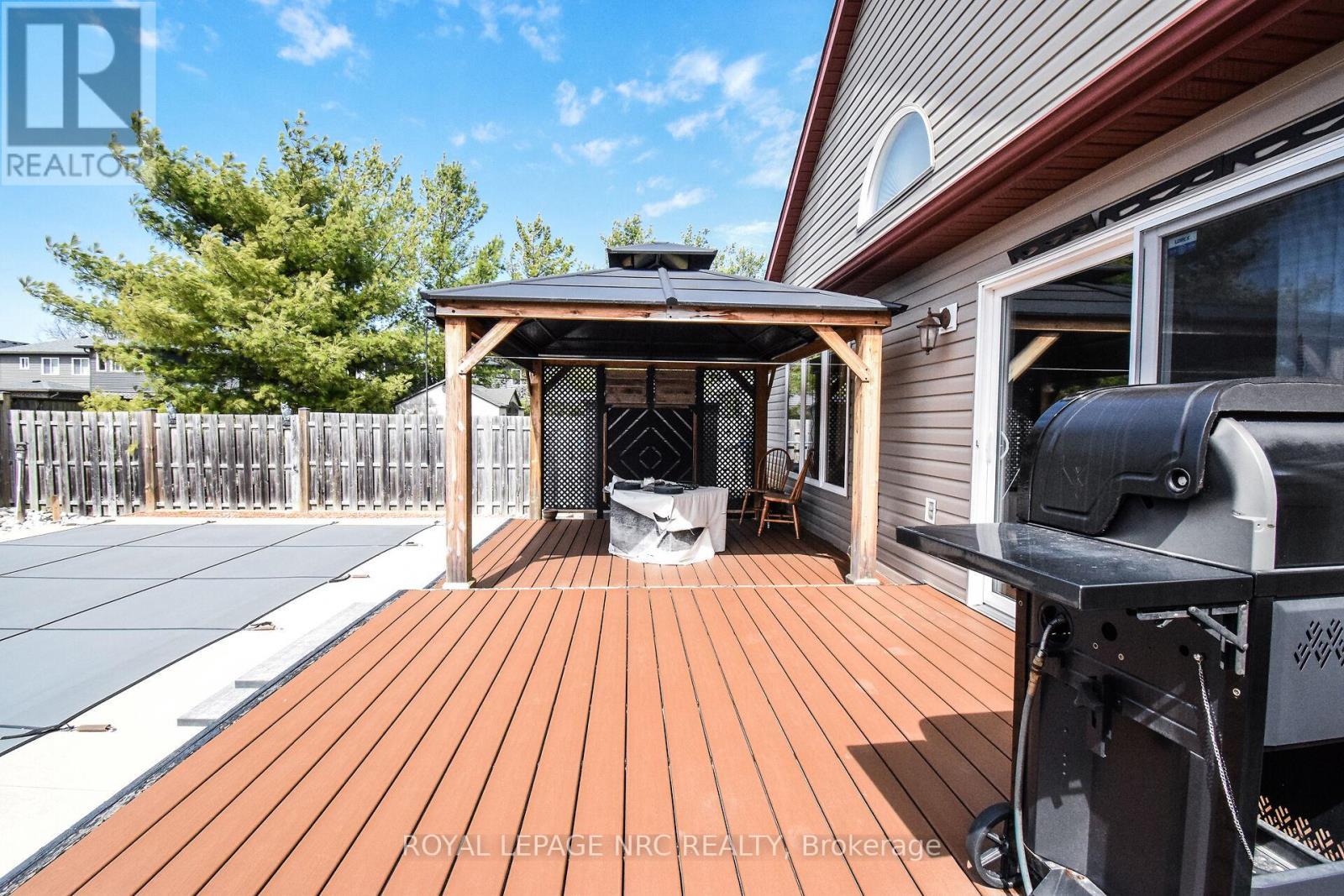 












210 CLASSIC AVENUE

,
Welland (Lincoln/Crowland),




Ontario
L3B0A4


