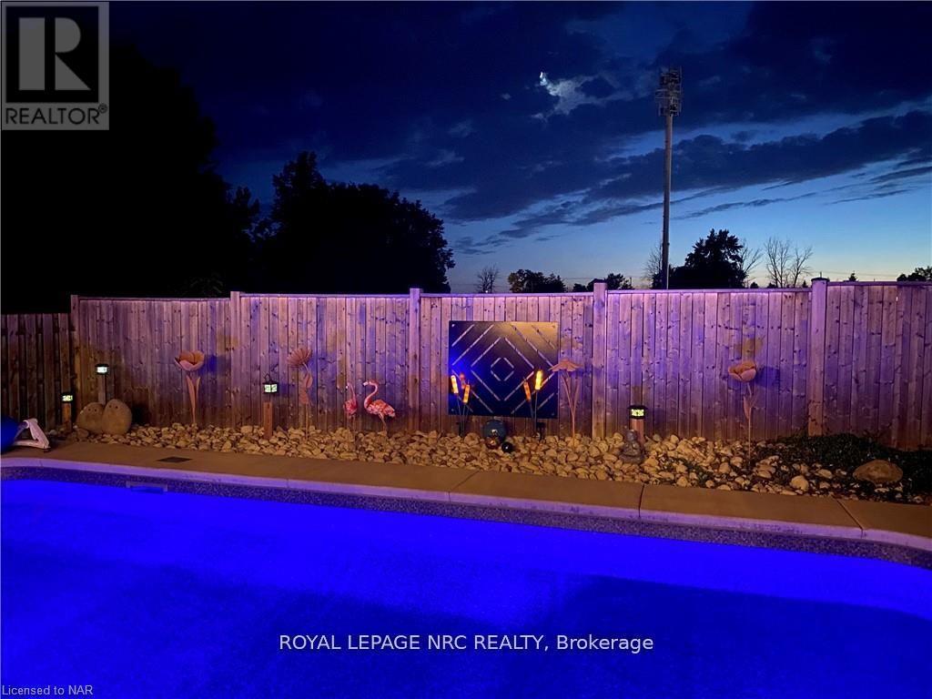 












210 CLASSIC AVENUE

,
Welland (Lincoln/Crowland),




Ontario
L3B0A4

