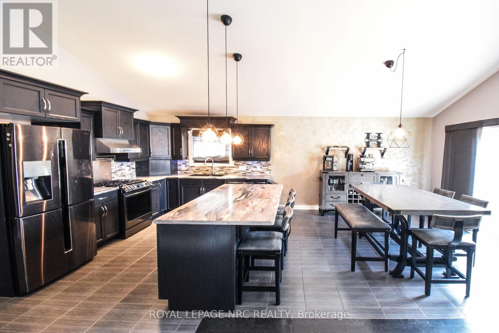 












210 CLASSIC AVENUE

,
Welland (Lincoln/Crowland),




Ontario
L3B0A4

