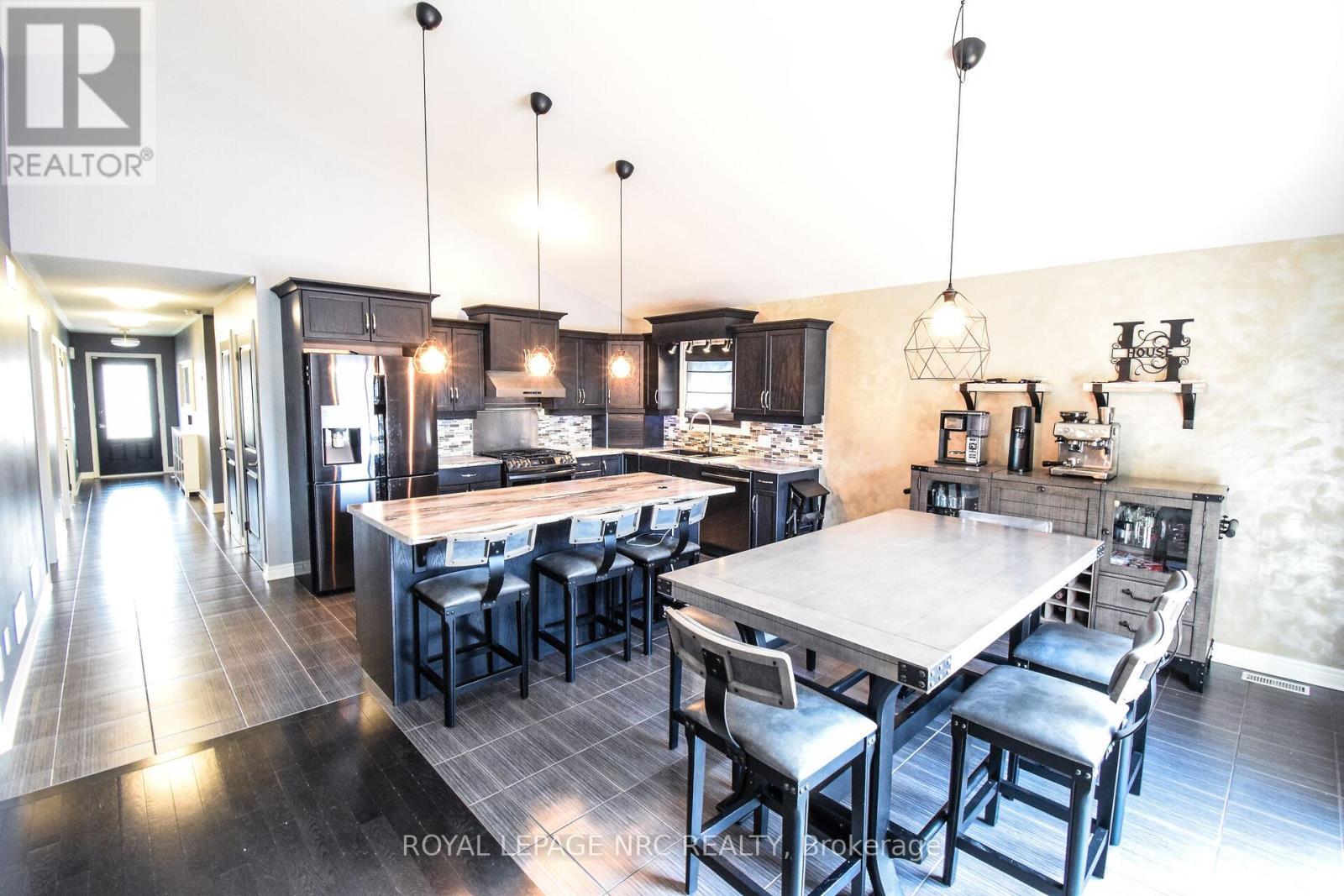












210 CLASSIC AVENUE

,
Welland (Lincoln/Crowland),




Ontario
L3B0A4

