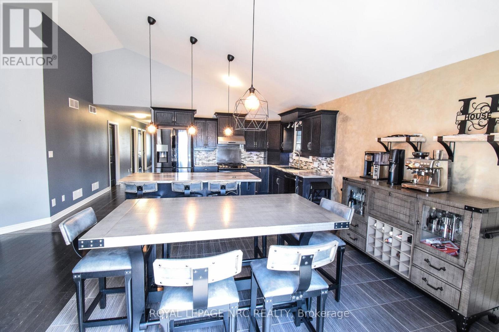 












210 CLASSIC AVENUE

,
Welland (Lincoln/Crowland),




Ontario
L3B0A4

