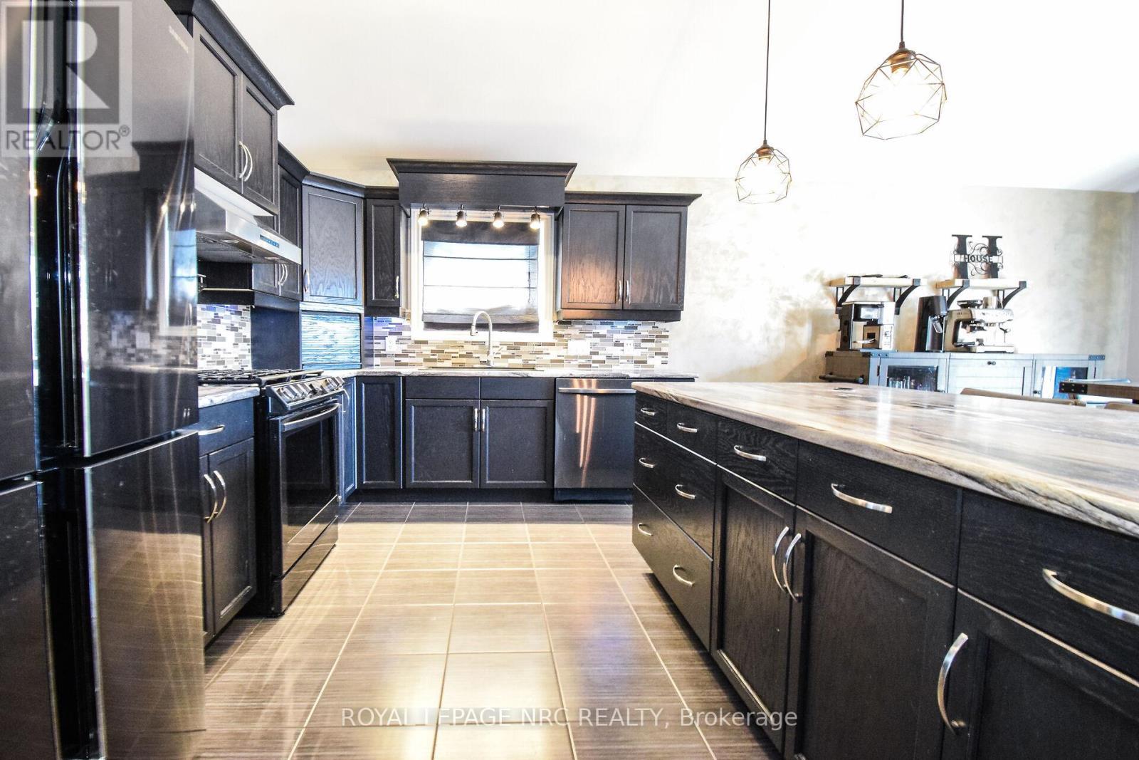 












210 CLASSIC AVENUE

,
Welland (Lincoln/Crowland),




Ontario
L3B0A4

