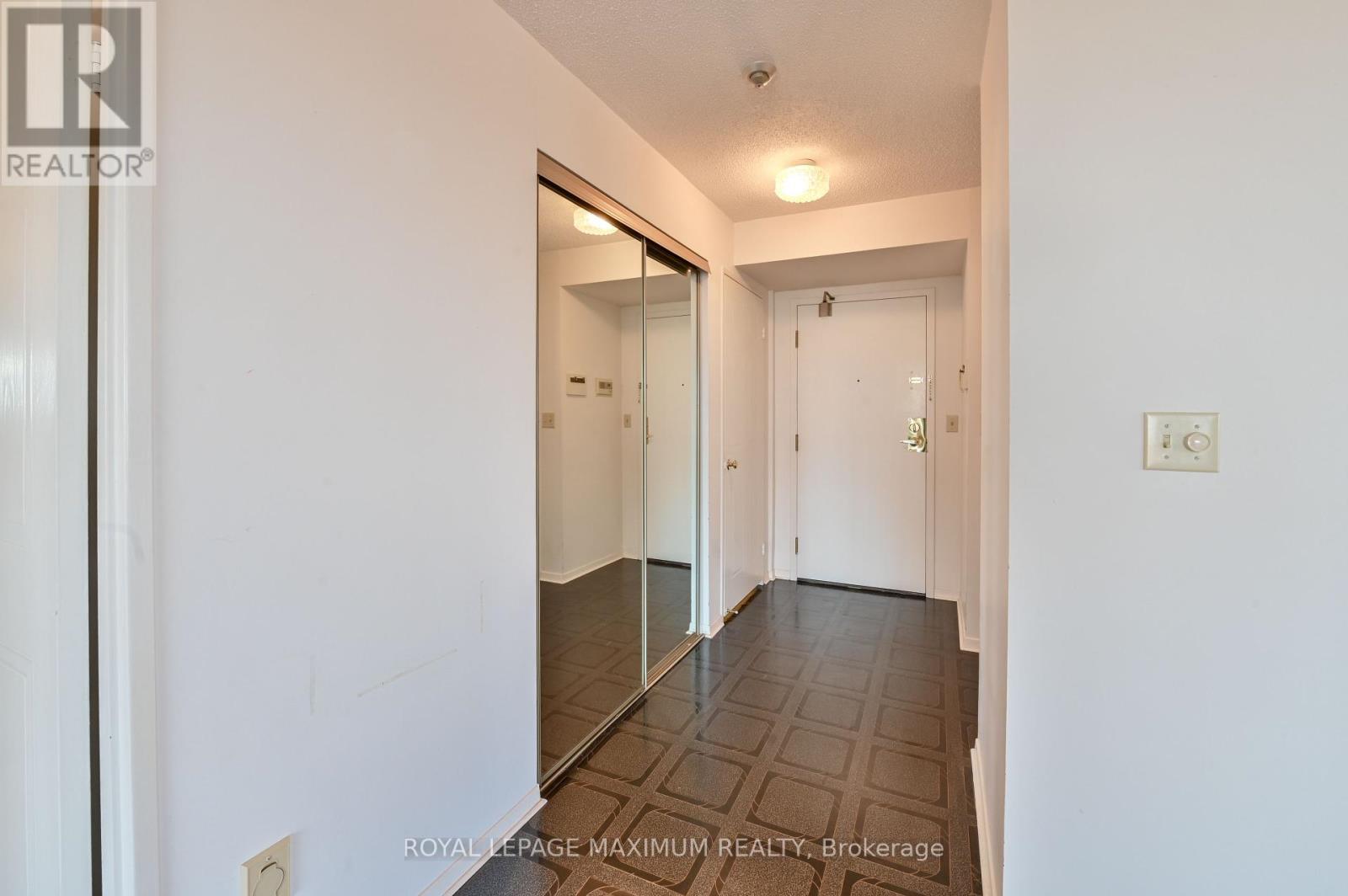 












804 - 33 WELDRICK ROAD E

,
Richmond Hill,




Ontario
L4C8W4

