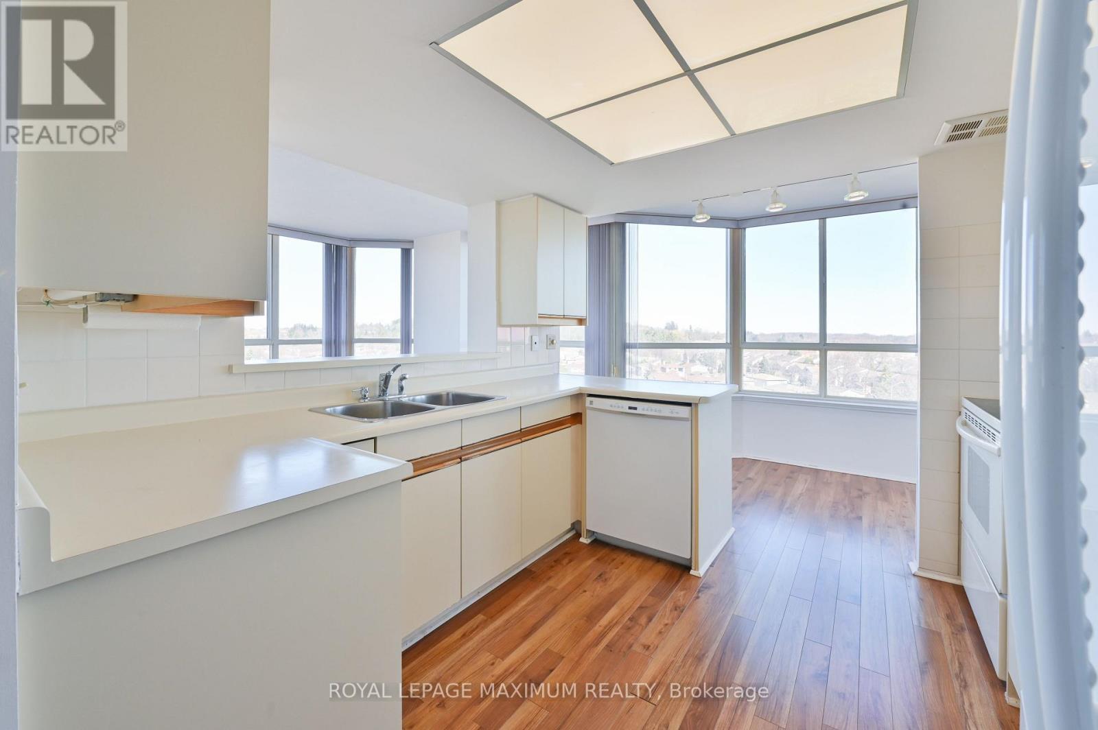 












804 - 33 WELDRICK ROAD E

,
Richmond Hill,




Ontario
L4C8W4

