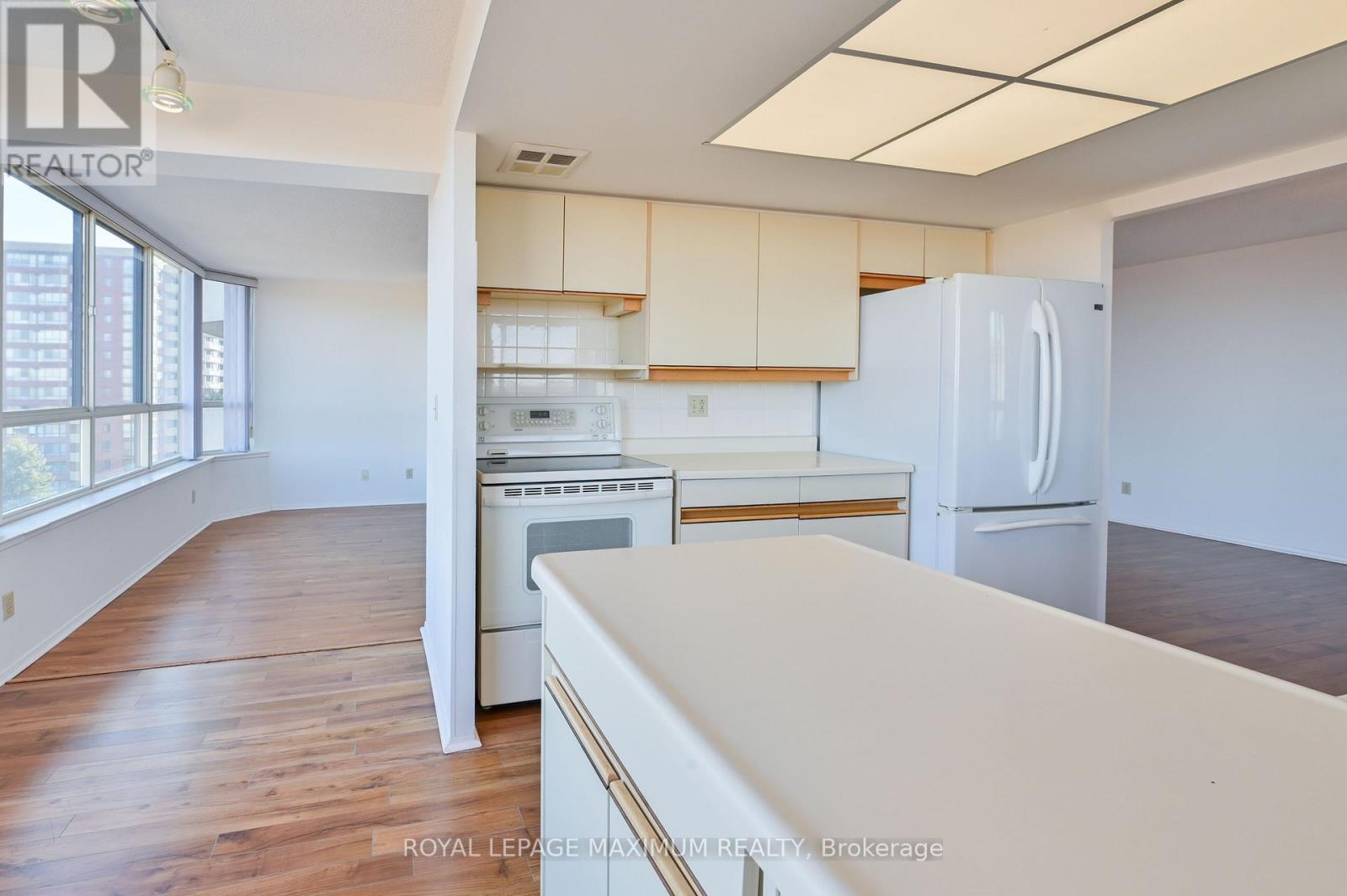 












804 - 33 WELDRICK ROAD E

,
Richmond Hill,




Ontario
L4C8W4

