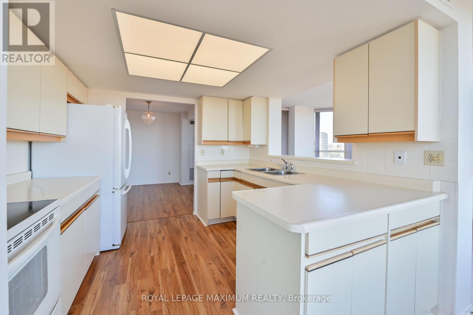 












804 - 33 WELDRICK ROAD E

,
Richmond Hill,




Ontario
L4C8W4


