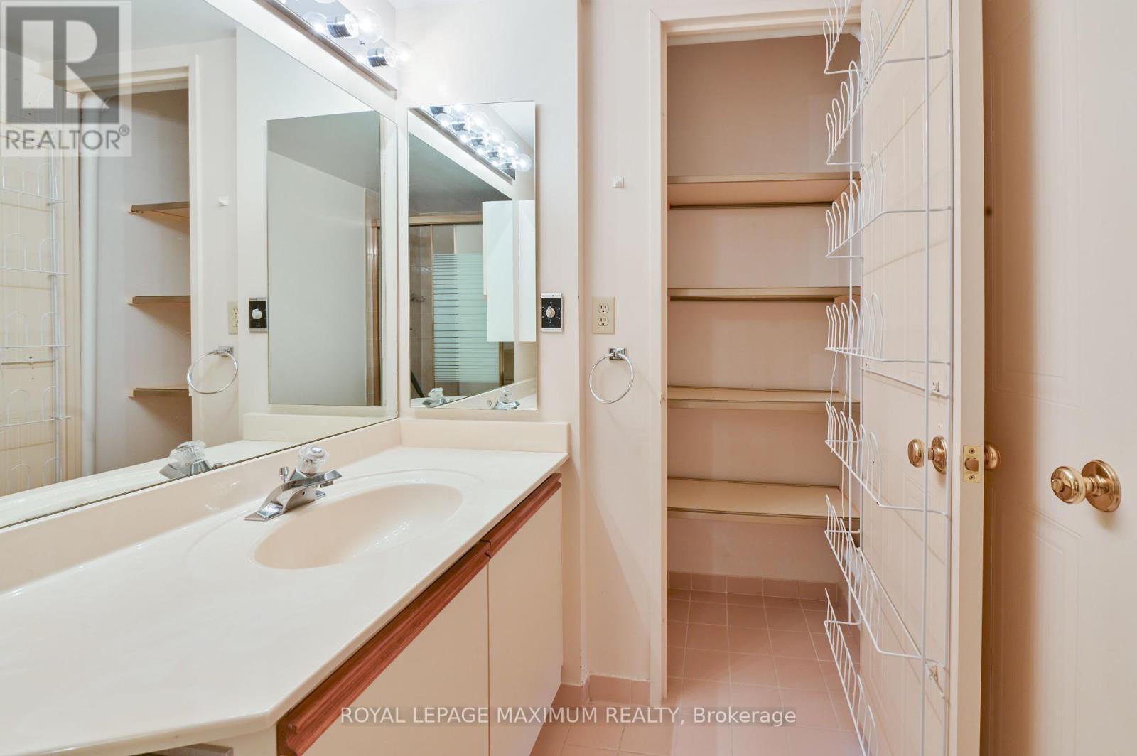 












804 - 33 WELDRICK ROAD E

,
Richmond Hill,




Ontario
L4C8W4

