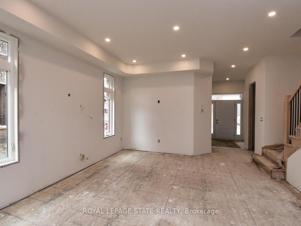 









279


Hess

Street South,
Hamilton,




ON
L8P 3P6

