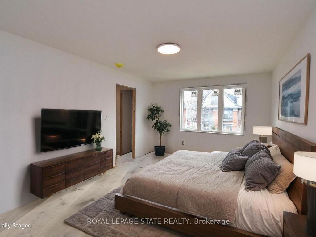 









279


Hess

Street South,
Hamilton,




ON
L8P 3P6

