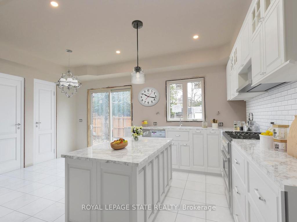 









279


Hess

Street South,
Hamilton,




ON
L8P 3P6

