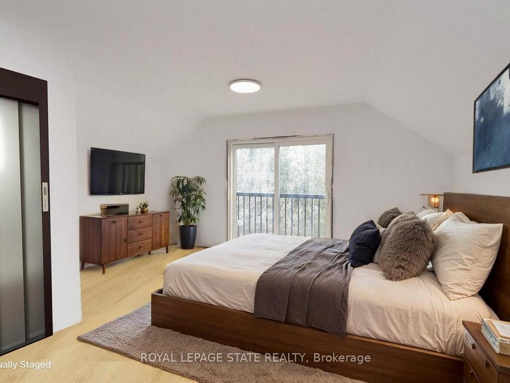 









279


Hess

Street South,
Hamilton,




ON
L8P 3P6

