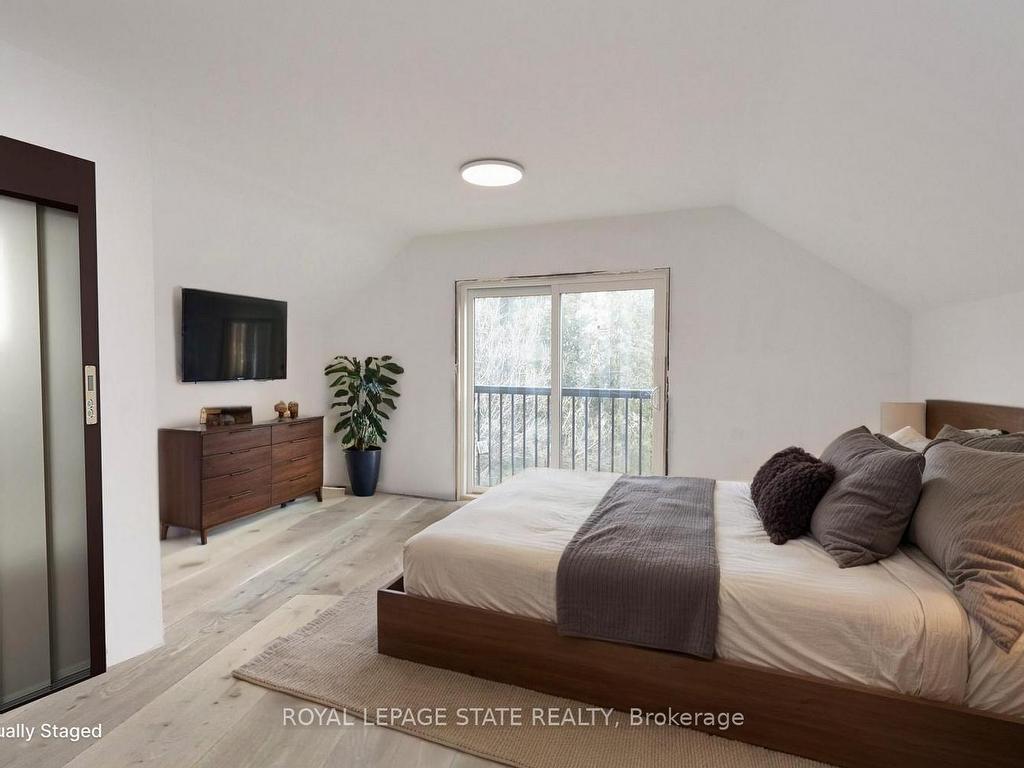









279


Hess

Street South,
Hamilton,




ON
L8P 3P6

