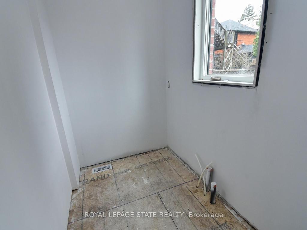 









279


Hess

Street South,
Hamilton,




ON
L8P 3P6

