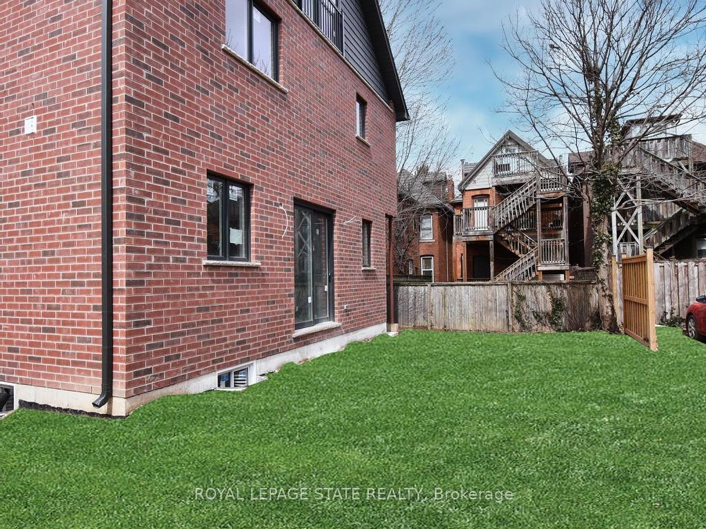 









279


Hess

Street South,
Hamilton,




ON
L8P 3P6

