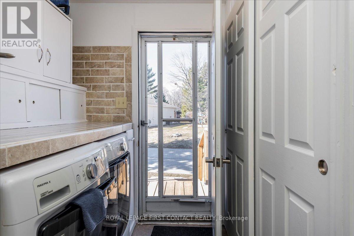 












25 HAWTHORNE DRIVE

,
Innisfil,




Ontario
L9S1P1


