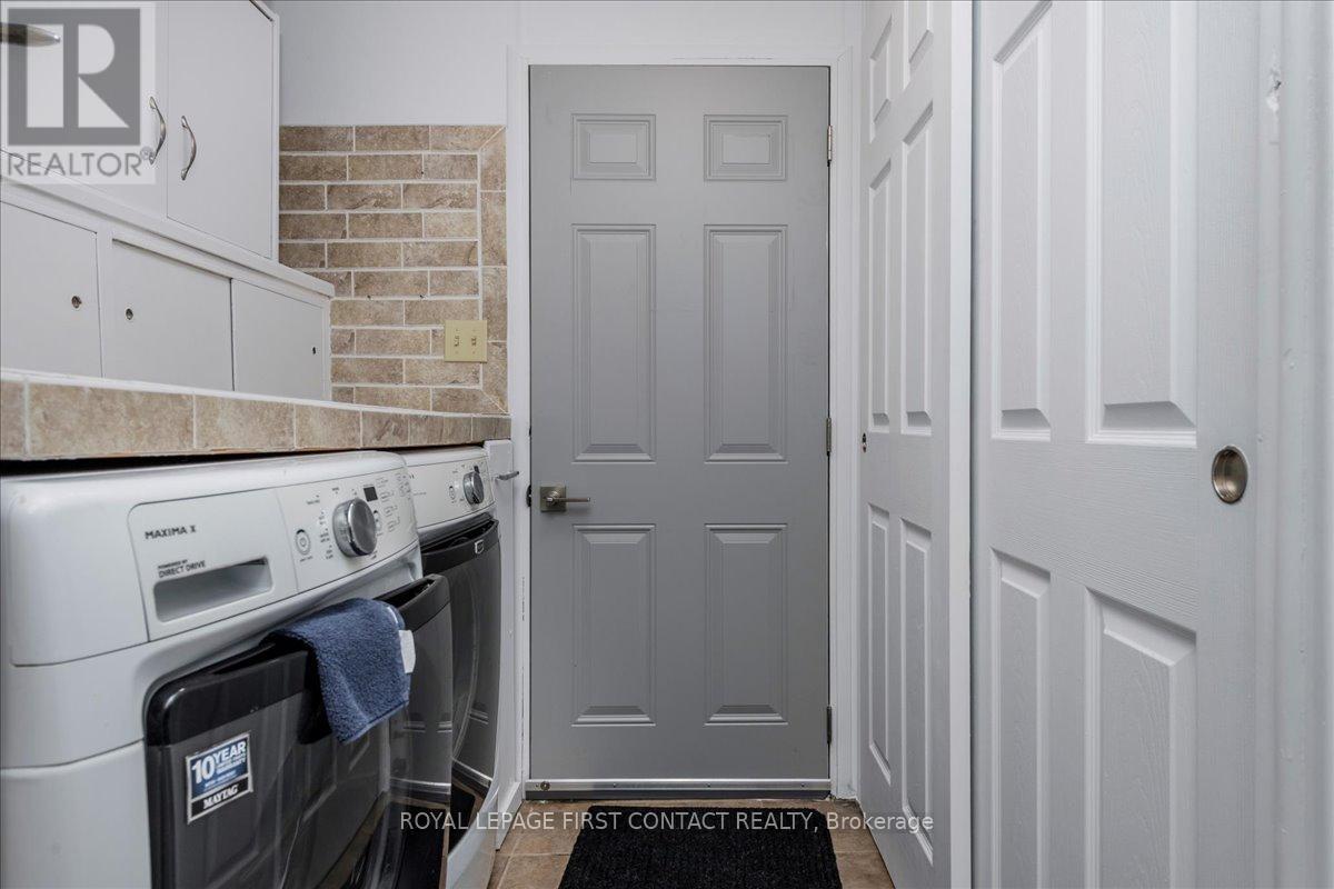 












25 HAWTHORNE DRIVE

,
Innisfil,




Ontario
L9S1P1

