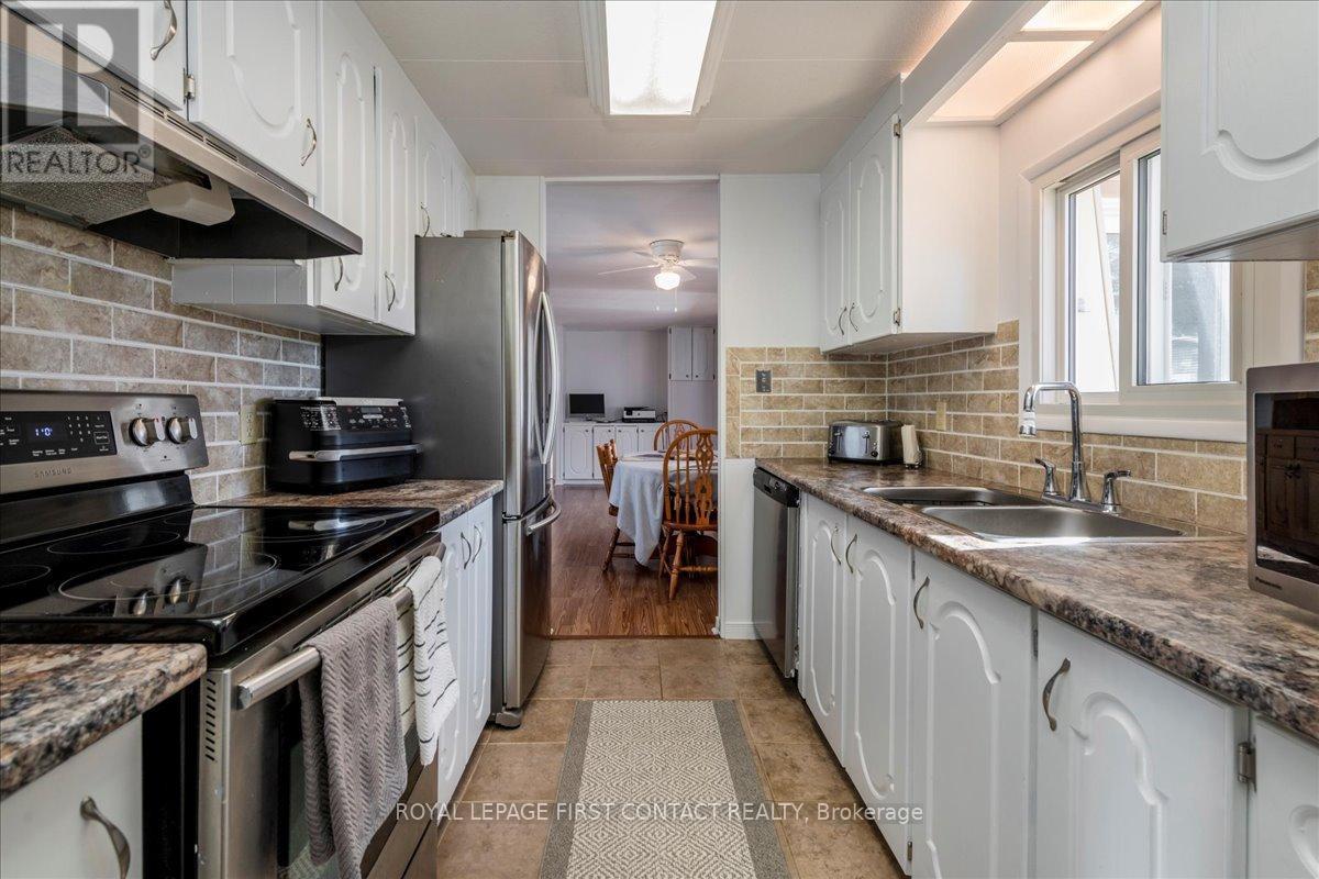 












25 HAWTHORNE DRIVE

,
Innisfil,




Ontario
L9S1P1

