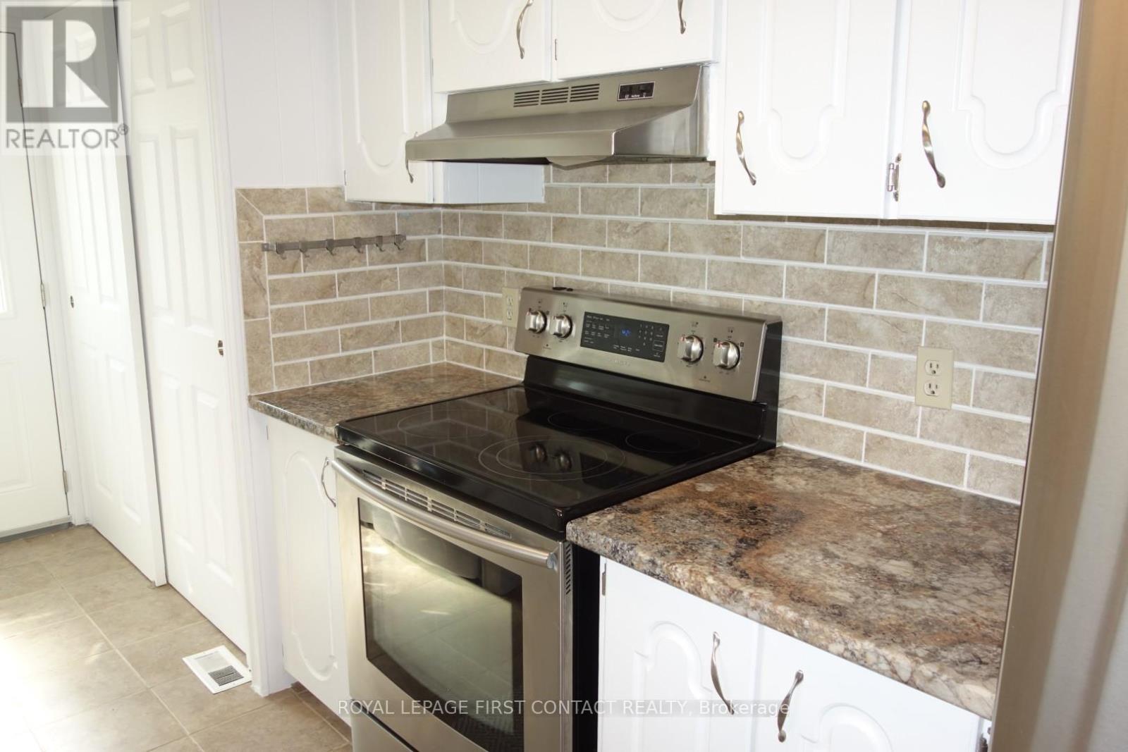 












25 HAWTHORNE DRIVE

,
Innisfil,




Ontario
L9S1P1

