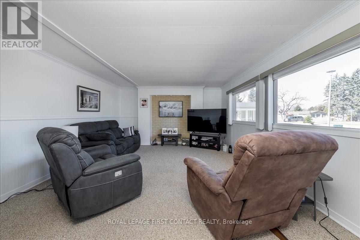












25 HAWTHORNE DRIVE

,
Innisfil,




Ontario
L9S1P1


