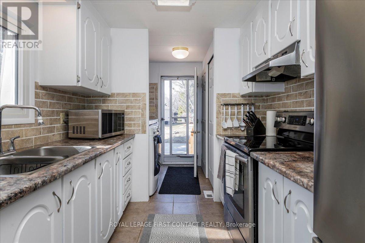 












25 HAWTHORNE DRIVE

,
Innisfil,




Ontario
L9S1P1

