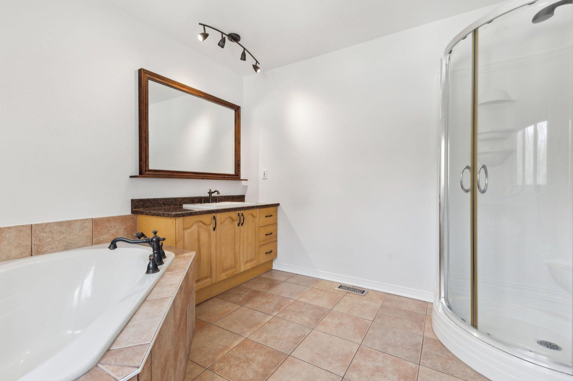 









39


Ch. de la Topaze

,
L'Ange-Gardien,




QC
J8L0G1

