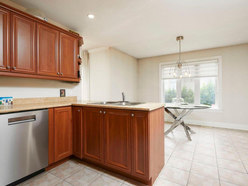 









1069


Rue des Crocus

,
Laval (Sainte-Dorothée),




QC
H7Y2H6

