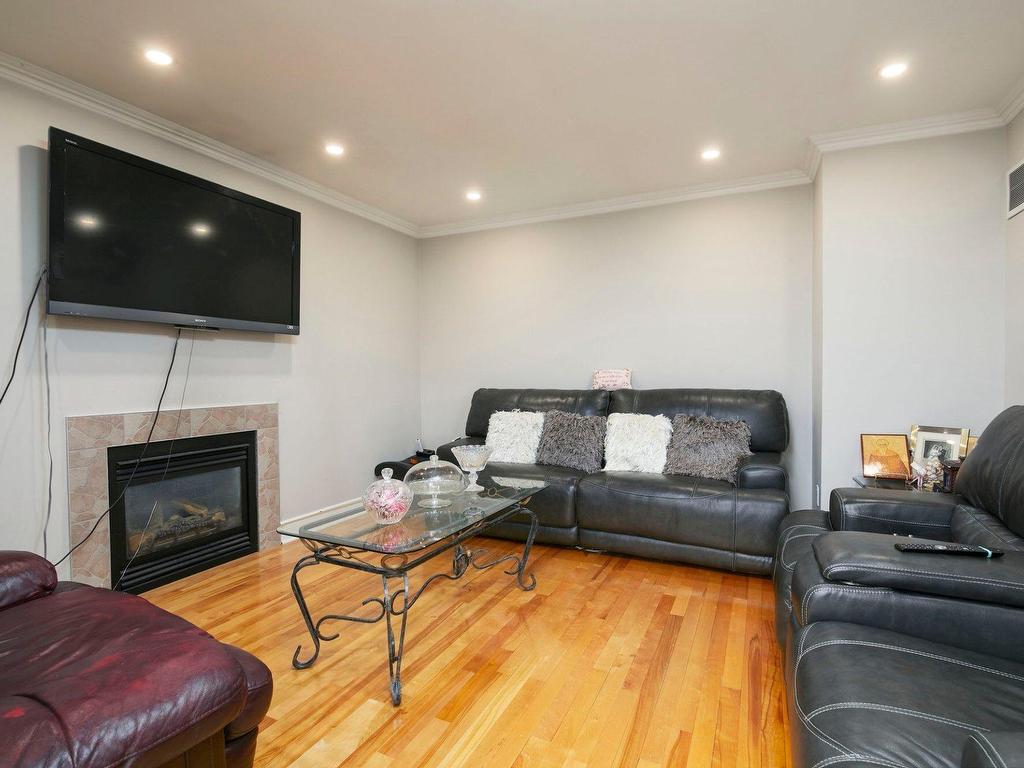 









1069


Rue des Crocus

,
Laval (Sainte-Dorothée),




QC
H7Y2H6

