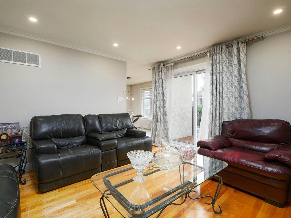 









1069


Rue des Crocus

,
Laval (Sainte-Dorothée),




QC
H7Y2H6

