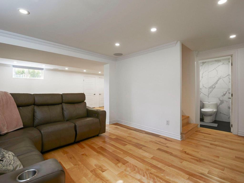 









1069


Rue des Crocus

,
Laval (Sainte-Dorothée),




QC
H7Y2H6


