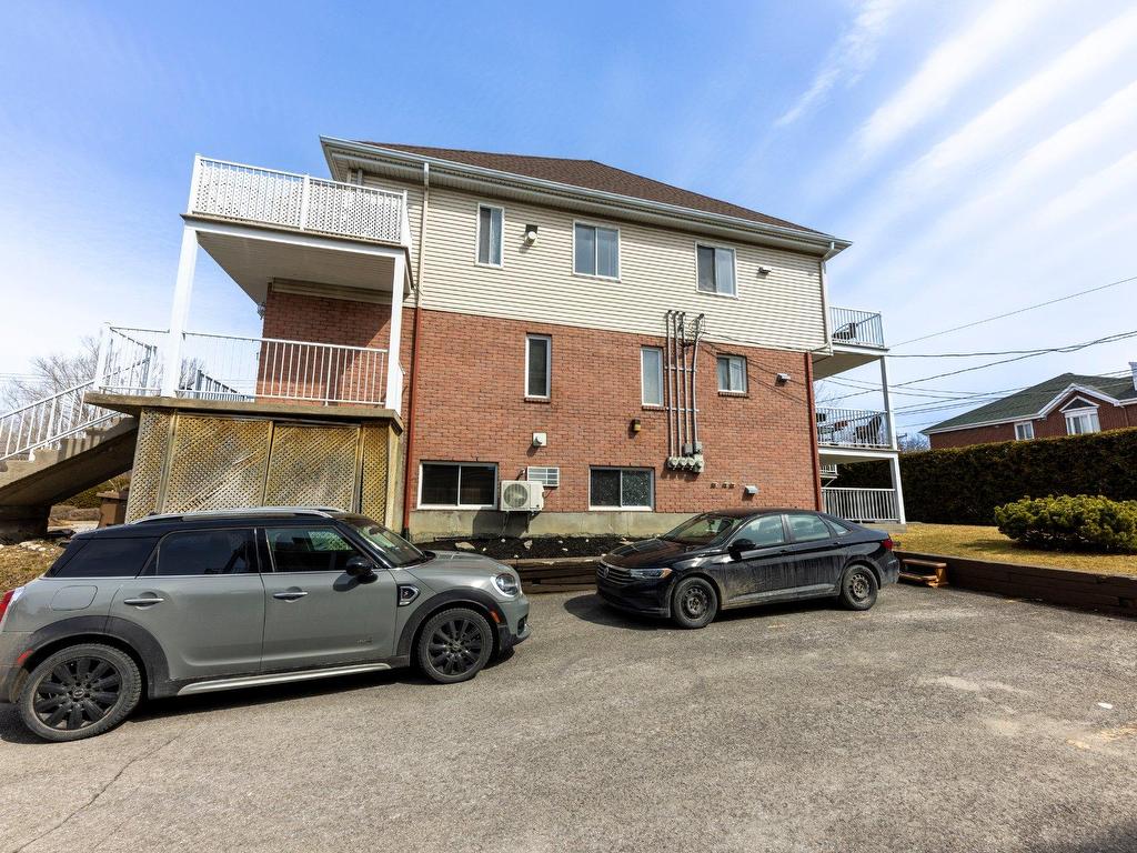









2141


Av. Albert-Murphy

,
Laval (Chomedey),




QC
H7T2Y6

