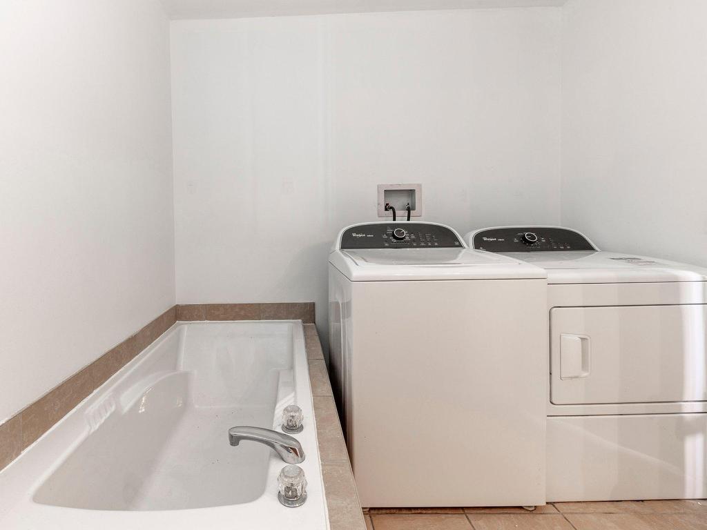 









2141


Av. Albert-Murphy

,
Laval (Chomedey),




QC
H7T2Y6

