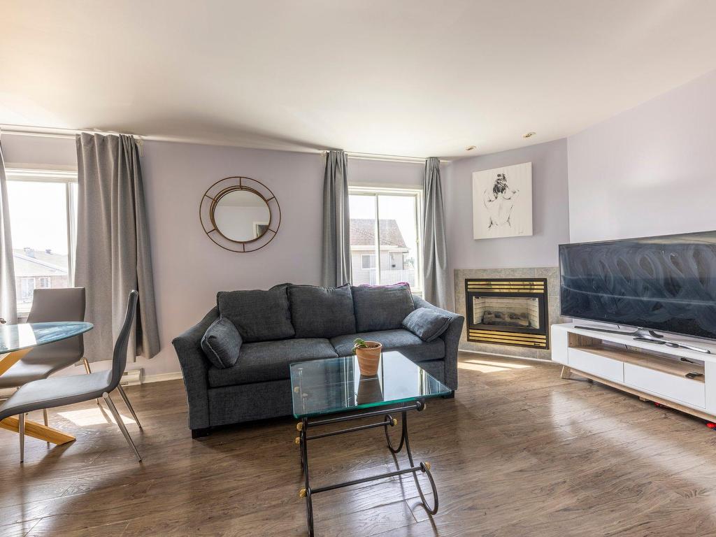 









2141


Av. Albert-Murphy

,
Laval (Chomedey),




QC
H7T2Y6

