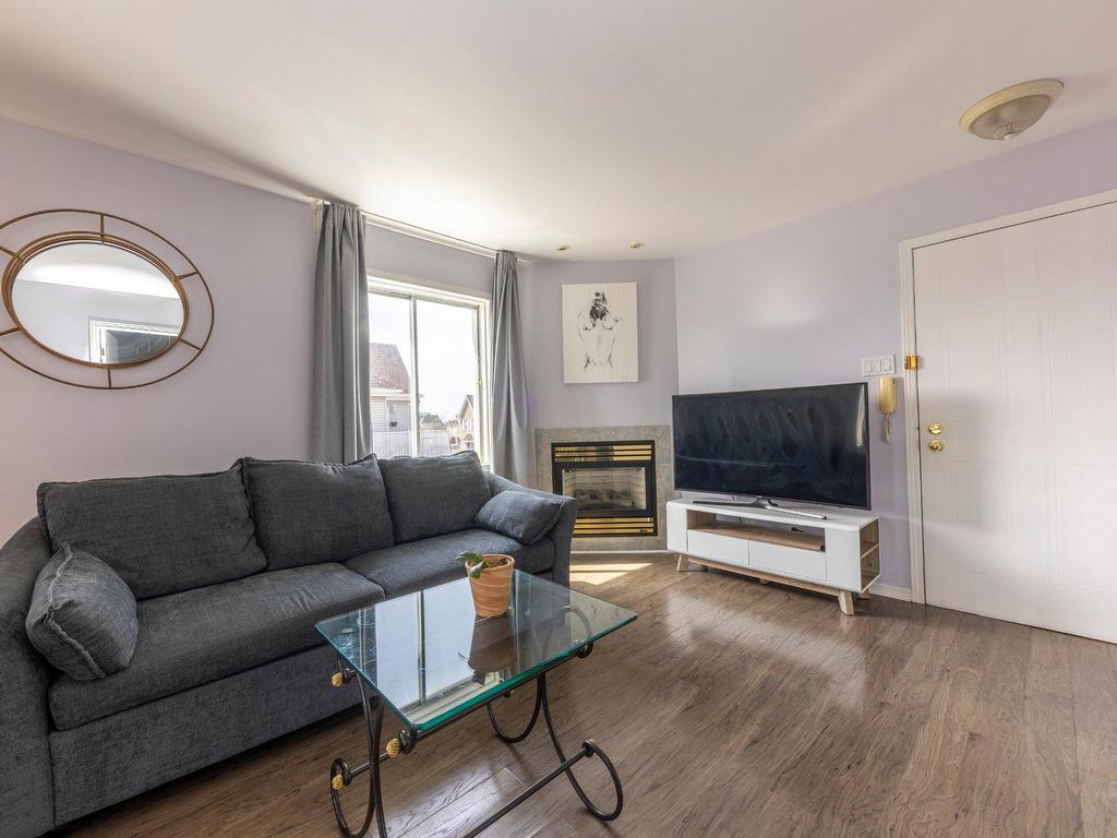









2141


Av. Albert-Murphy

,
Laval (Chomedey),




QC
H7T2Y6

