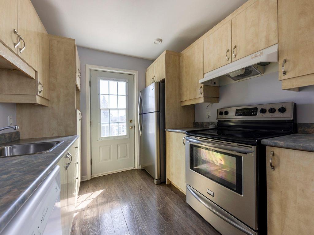 









2141


Av. Albert-Murphy

,
Laval (Chomedey),




QC
H7T2Y6

