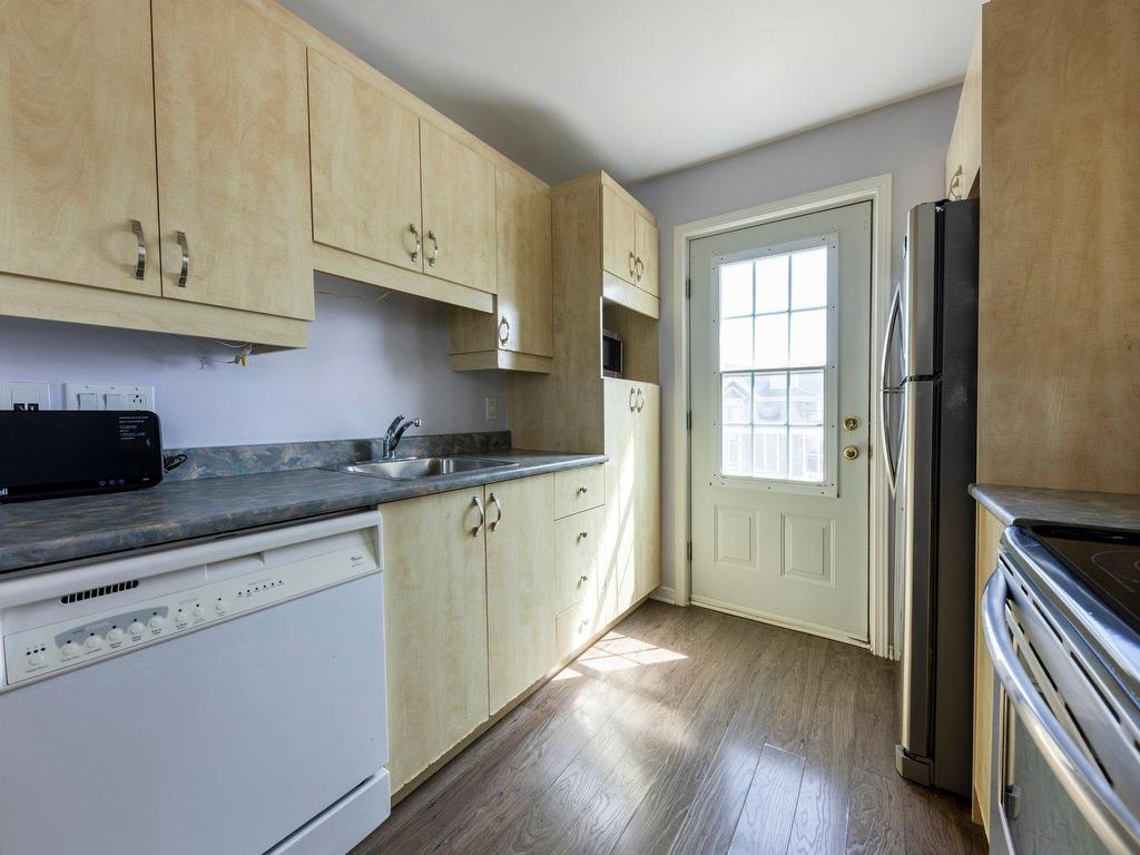 









2141


Av. Albert-Murphy

,
Laval (Chomedey),




QC
H7T2Y6

