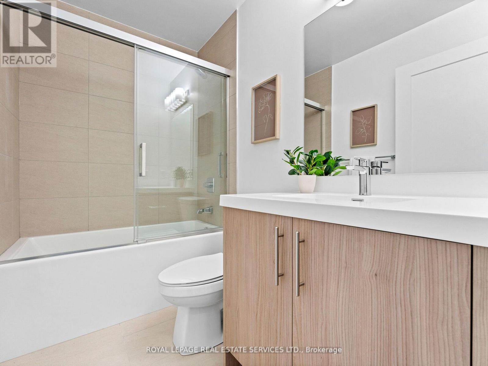 












215 - 286 MAIN STREET

,
Toronto,




Ontario
M4C4X5

