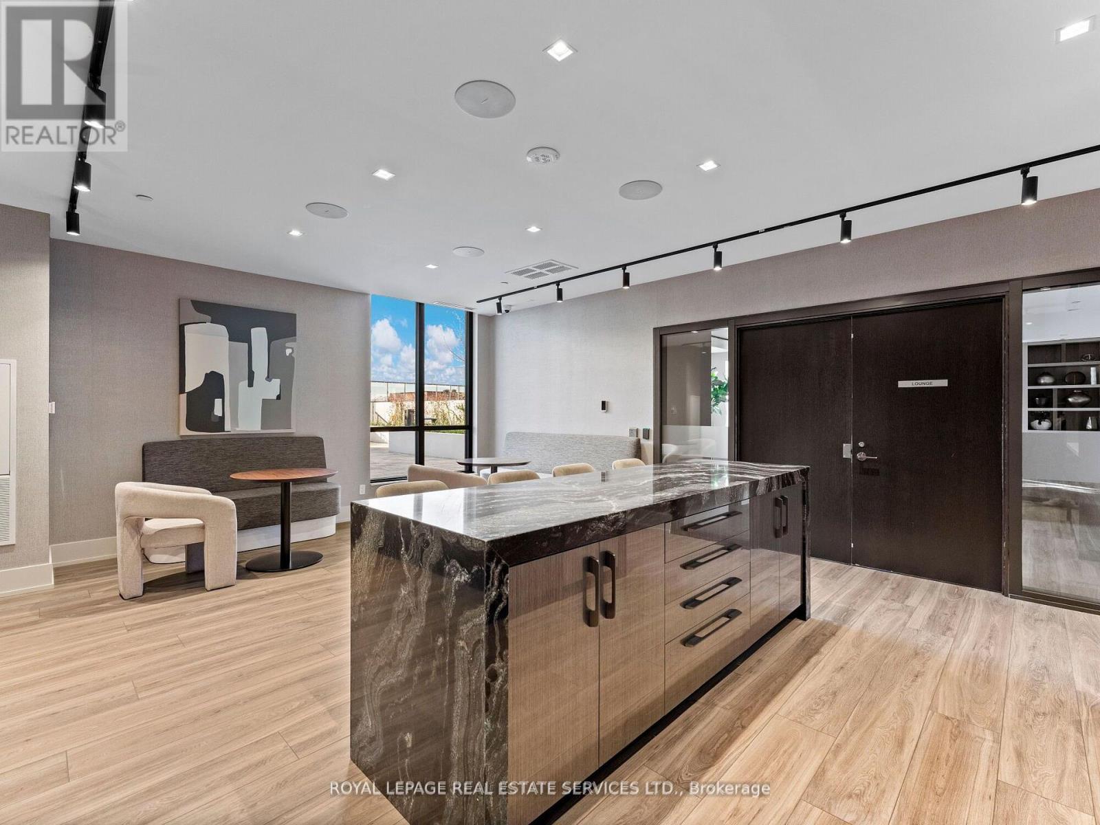 












215 - 286 MAIN STREET

,
Toronto,




Ontario
M4C4X5

