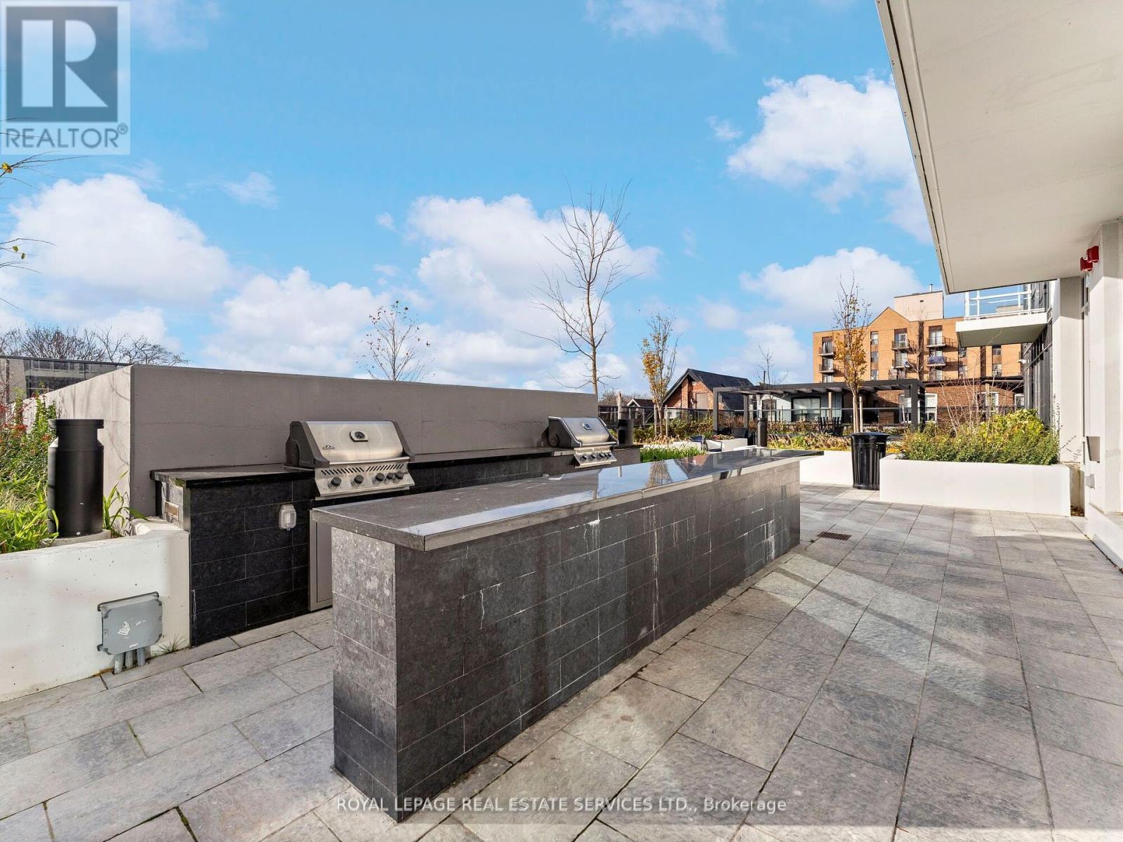 












215 - 286 MAIN STREET

,
Toronto,




Ontario
M4C4X5

