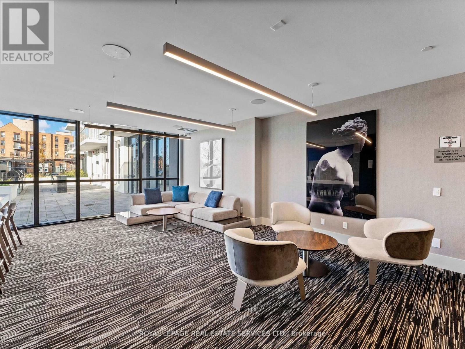 












215 - 286 MAIN STREET

,
Toronto,




Ontario
M4C4X5

