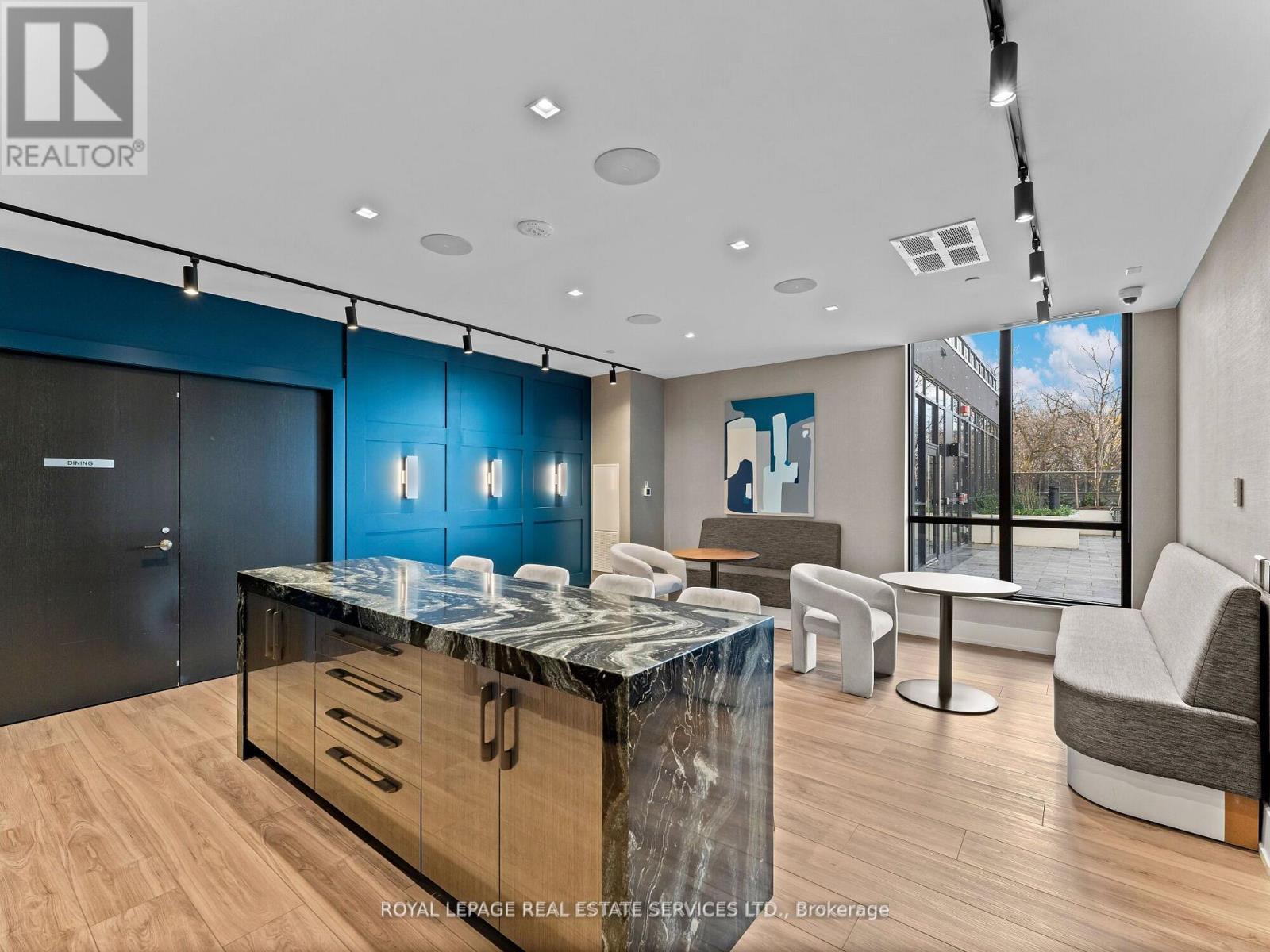 












215 - 286 MAIN STREET

,
Toronto,




Ontario
M4C4X5

