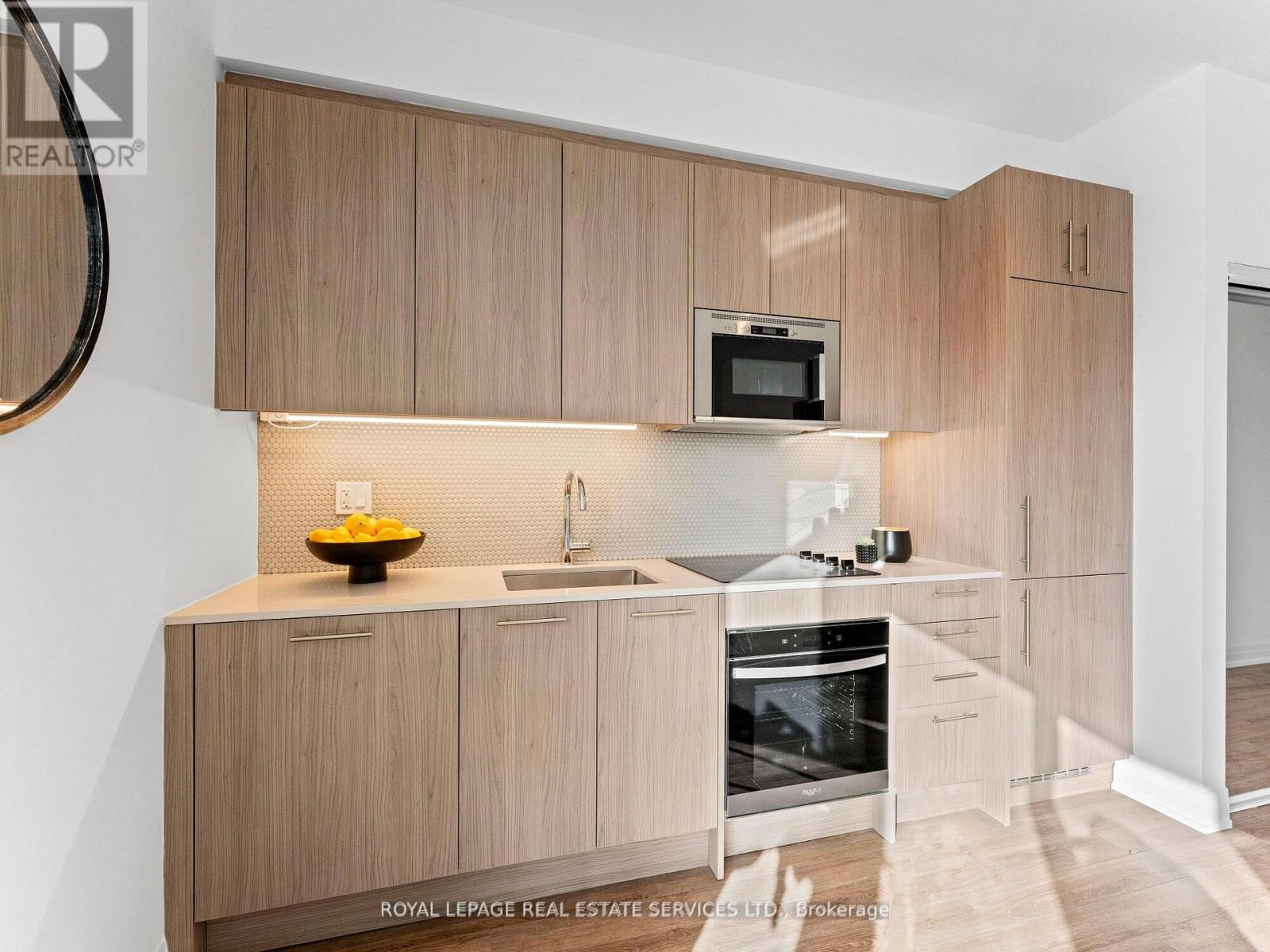 












215 - 286 MAIN STREET

,
Toronto,




Ontario
M4C4X5

