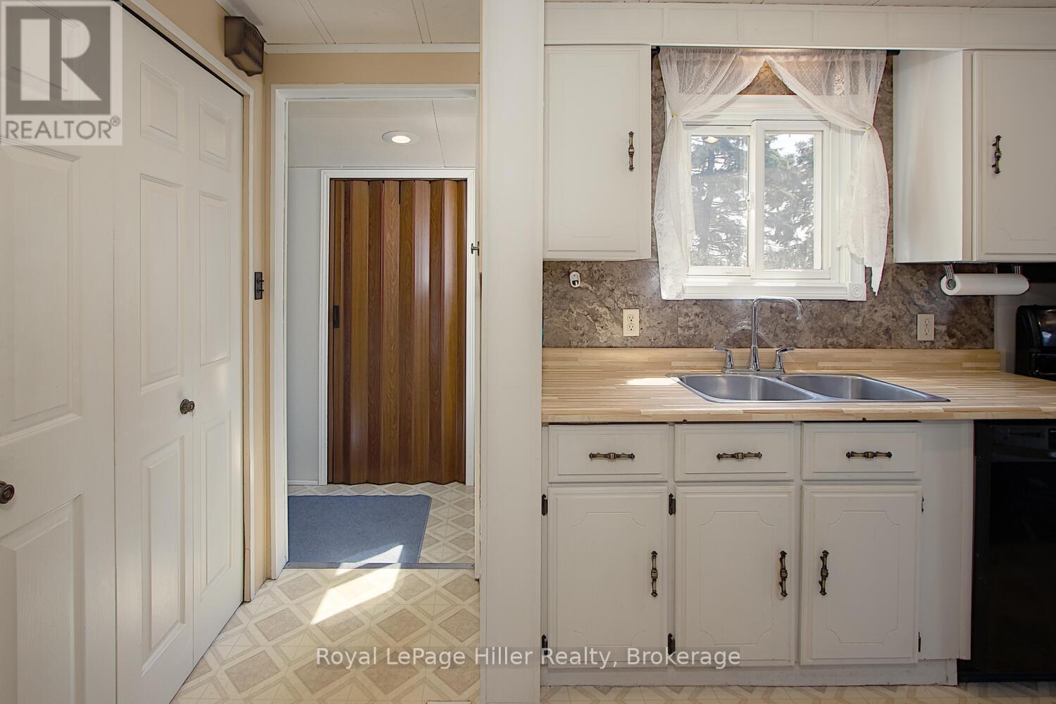 












229 BEECH STREET

,
Perth East (Crystal Lake),




Ontario
N5A6S6

